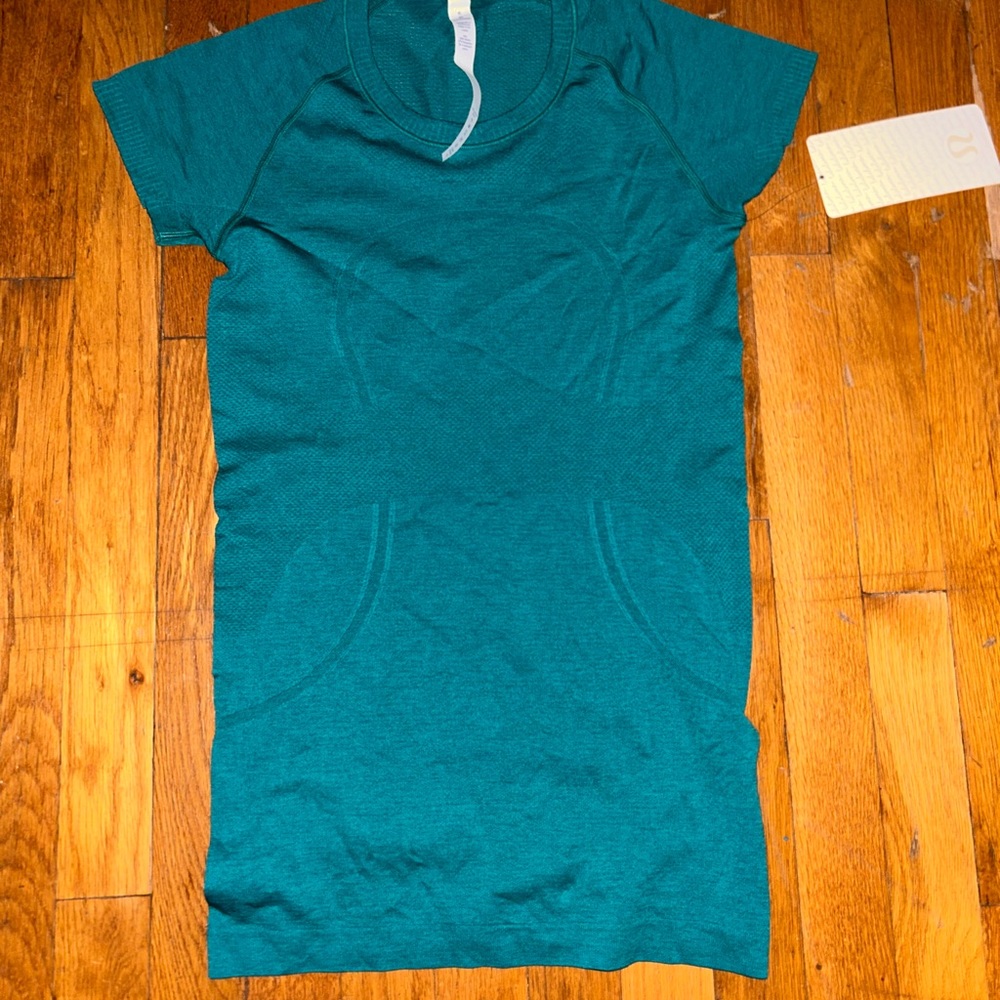 Lululemon woman’s shirt